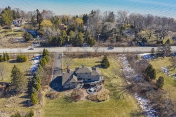 143 Lake Shore Rd, Grafton, WI 53024-9720