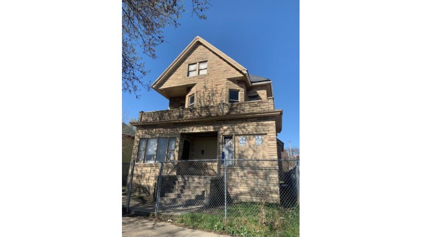 723 S 20th St 725 Milwaukee, WI 53204 by RE/MAX Service First $279,000