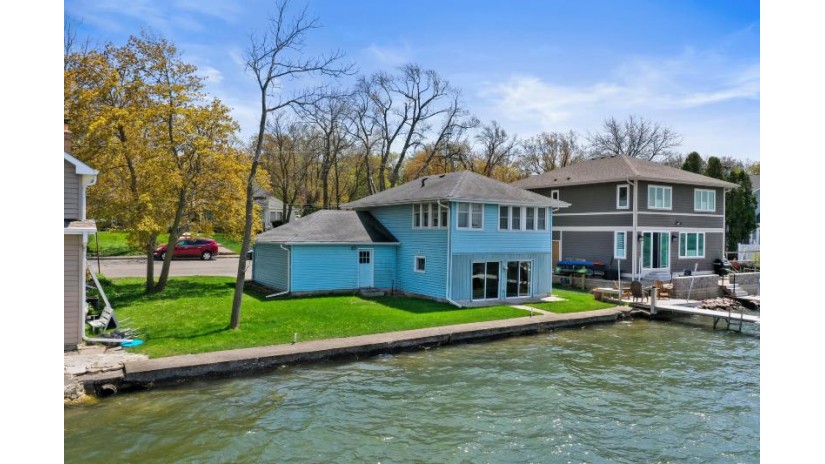 247 Park Ave Pewaukee, WI 53072 by Best Life Realty $888,888