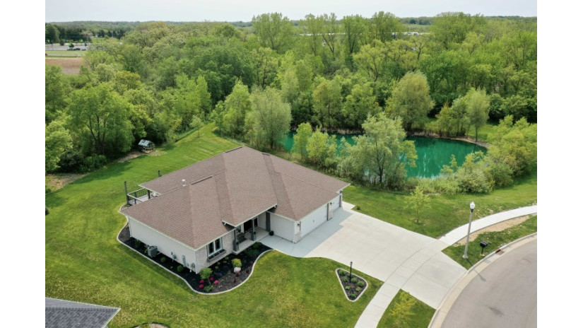 1439 Meadow Wood Rd Burlington, WI 53105 by Shorewest Realtors $649,000