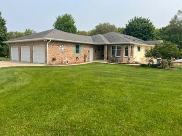 W5829 Hedrick Dr, Koshkonong, WI 53538