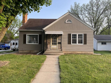 313 W Lake St, Horicon, WI 53032-1327