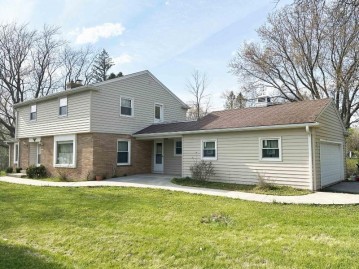 2230 W Mequon Rd, Mequon, WI 53092-3139