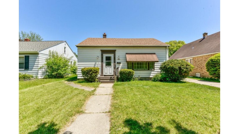 5804 N 40th St Milwaukee, WI 53209 by Homestead Realty, Inc $129,900