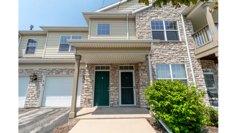 N17W26529 Meadowgrass Cir B Pewaukee, WI 53072 by Shorewest Realtors $235,000