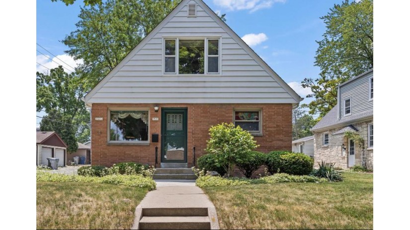 3521 W Ohio Ave 3521A Milwaukee, WI 53215 by Lannon Stone Realty LLC $335,000