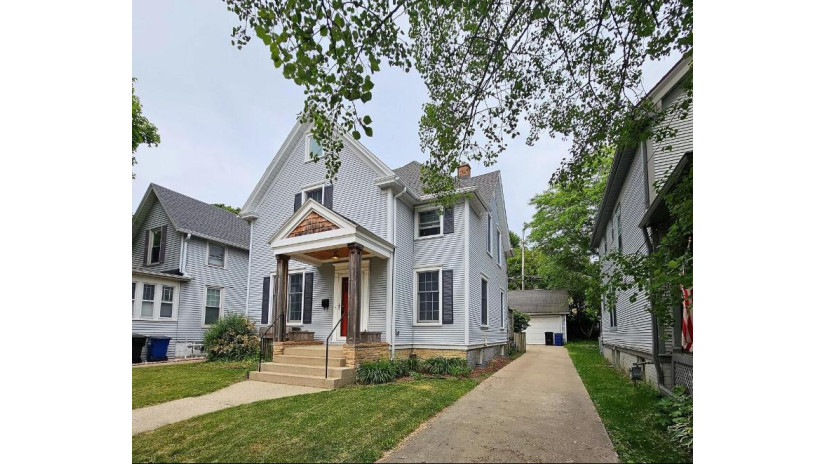 1719 Park Ave Racine, WI 53403 by 1 Month Realty - (262) 308-3563 $175,000