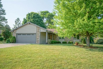 14170 W Gatewood Ct, New Berlin, WI 53151-1681