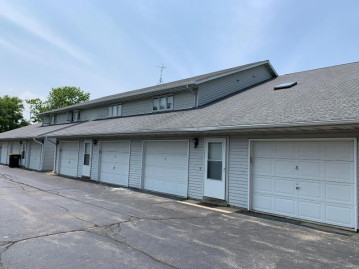 160 Maple Ave S 7, Slinger, WI 53086