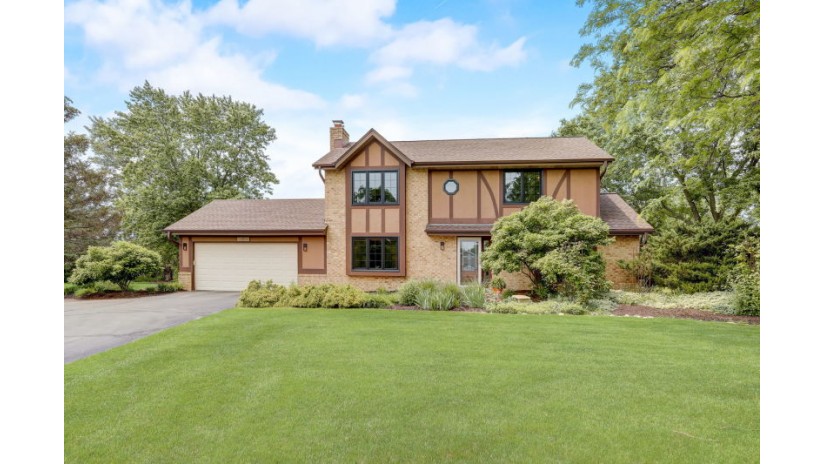 S67W32852 Westgate Ct Mukwonago, WI 53149 by Shorewest Realtors $499,000