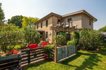 617 S 12th St, Watertown, WI 53094