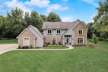 386 Nickelby Ct, Delafield, WI 53018
