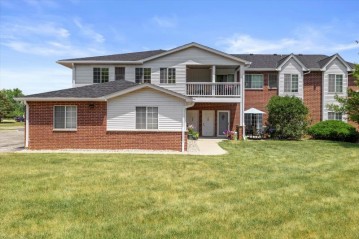 8201 Lexington Pl 12, Pleasant Prairie, WI 53158