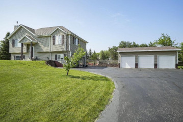 W6081 Mariner Hills Trl, La Grange, WI 53121