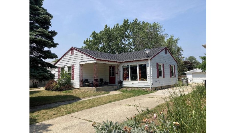 2408 W Lawn Ave Milwaukee, WI 53209 by Coldwell Banker Realty $149,000