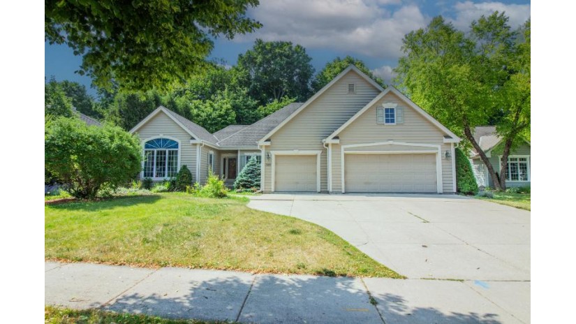 N34W7525 Lincoln Blvd Cedarburg, WI 53012 by Redefined Realty Advisors LLC - 2627325800 $564,900