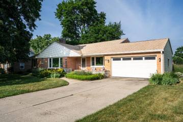 1255 Blue Ridge Blvd, Elm Grove, WI 53122