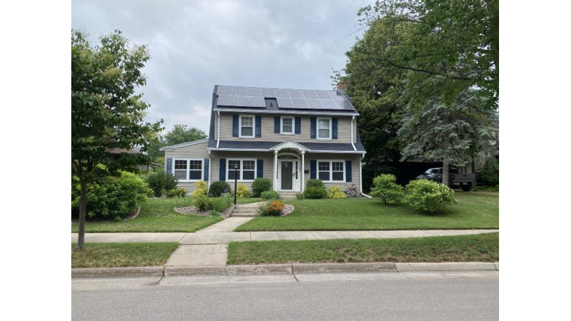 1727 Cameron Ave La Crosse, WI 54601 by RE/MAX Results $389,900