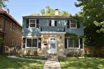 3207 N 53rd St, Milwaukee, WI 53216-3247