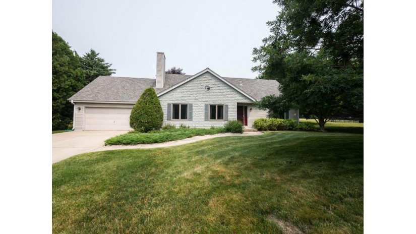 611 Prairie View Dr North Prairie, WI 53153 by Redefined Realty Advisors LLC - 2627325800 $449,900