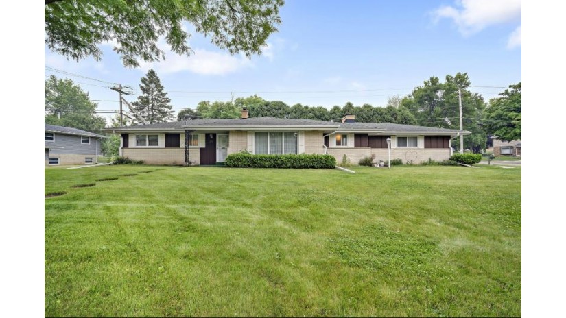 12121 W Lakefield Dr West Allis, WI 53227 by RE/MAX Realty Pros~Milwaukee $324,500