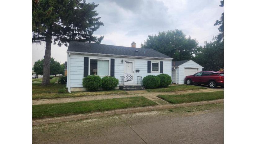 4020 78th St Kenosha, WI 53142 by Image Real Estate, Inc. $174,900