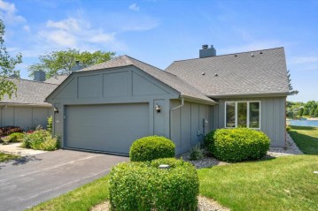 2117 W Norfolk Ct, Mequon, WI 53092