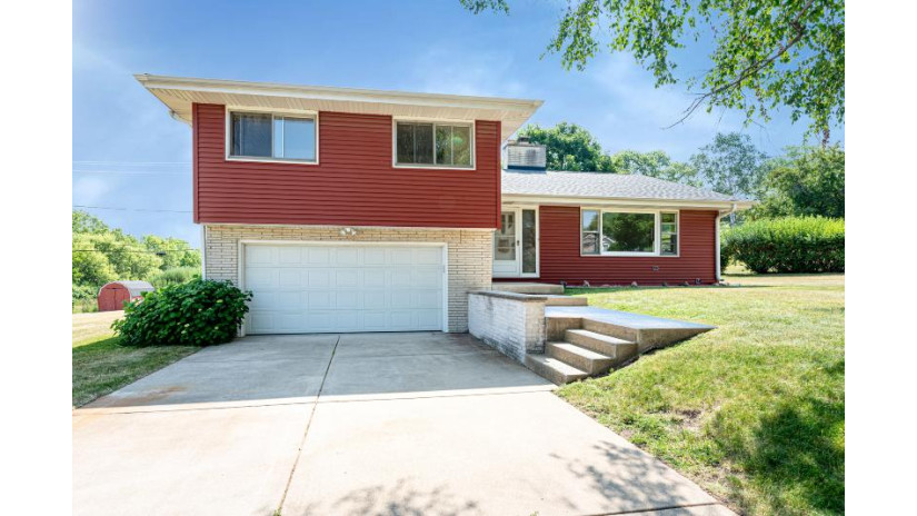 W228S2180 Hillside Dr Waukesha, WI 53186 by Benefit Realty $320,000