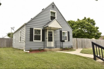 6312 W Oconto Pl, West Allis, WI 53219-1453