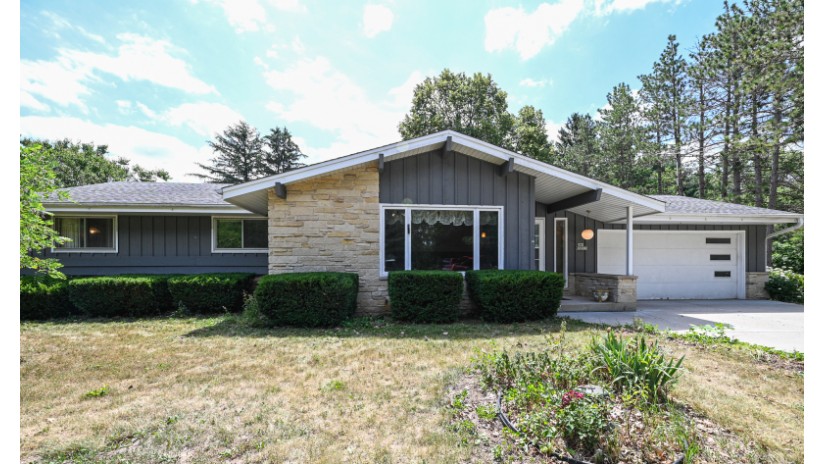 S89W22515 Franz Dr Big Bend, WI 53103 by Shorewest Realtors $349,000