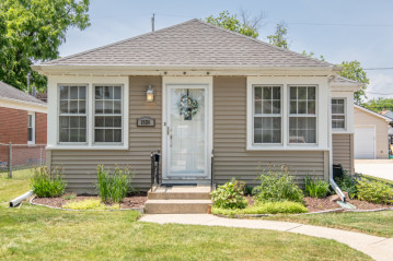 1926 Quincy Ave, Racine, WI 53403-2337