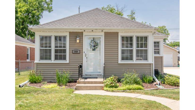 1926 Quincy Ave Racine, WI 53403 by Shorewest Realtors $149,900