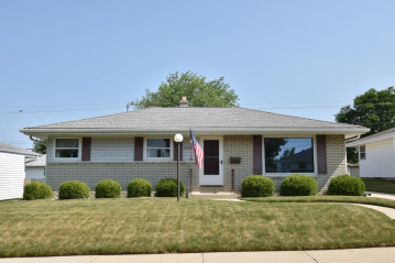 2924 E Belsar Ave, Cudahy, WI 53110-2504