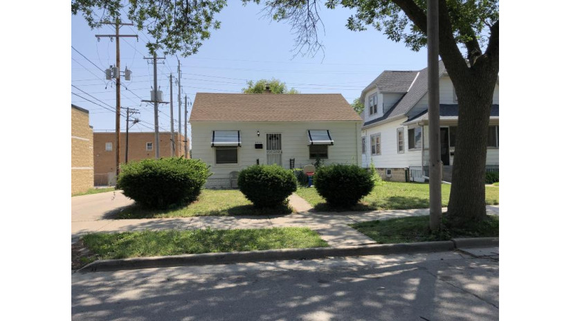 4756 N 21st St Milwaukee, WI 53209 by RE/MAX Lakeside-North $74,900