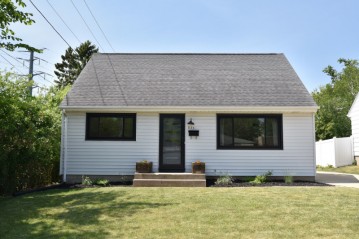 835 W 4th Ave, Port Washington, WI 53074-2307