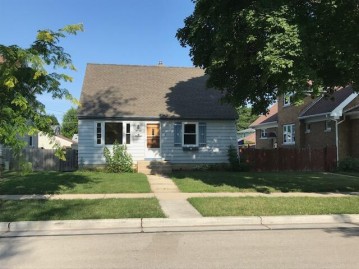 3785 S Ahmedi Ave, Saint Francis, WI 53235-4151