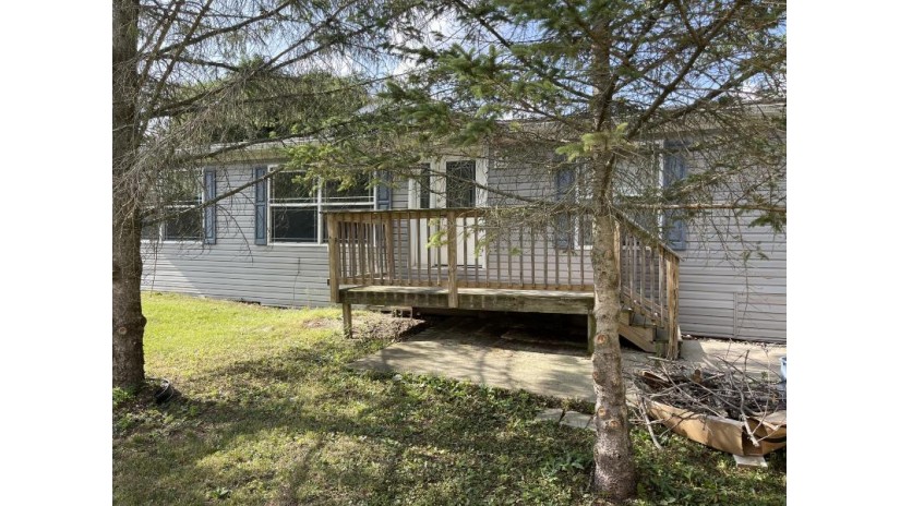1492 Park St Lyons, WI 53105 by Faust Realty LLC $159,900