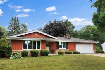 305 S University Dr, Waukesha, WI 53188-4541