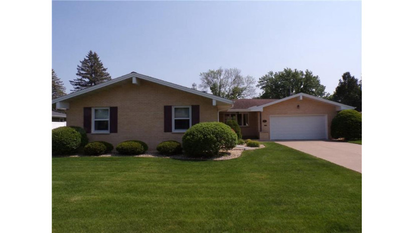 325 East Tyler Avenue Eau Claire, WI 54701 by Kleven Real Estate Inc $349,500