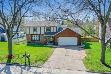 2770 Old Coach Road, Green Bay, WI 54302