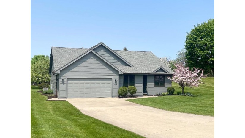 1811 E Sonata Drive 2 Green Bay, WI 54311 by Mark D Olejniczak Realty, Inc. - Office: 920-432-1007 $299,900