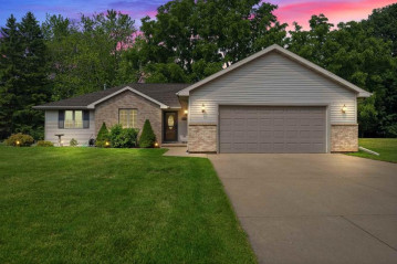 654 Stonehedge Road, Green Bay, WI 54302