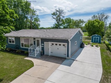 422 Sw Ceresco Street, Berlin, WI 54923