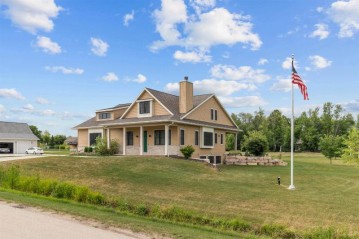 W5930 Autumn Hills Parkway, Center, WI 54913