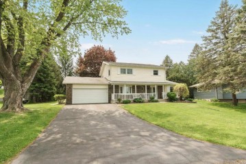 413 Hillcrest Drive, Beaver Dam, WI 53916