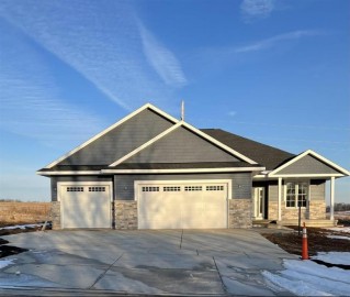 1916 Arbor Ridge Way, Janesville, WI 53548