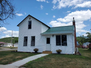 428 N Michigan Street, Prairie Du Chien, WI 53821