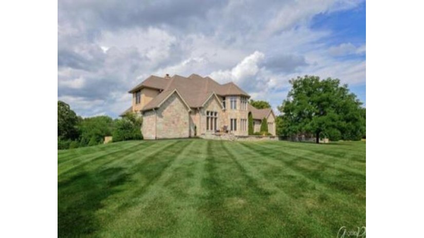 2007 Bull Ridge Dr Mchenry, IL 60050 by 1st Class Real Estate Impact $720,000