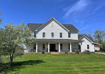 3335 S Heide Ln, New Berlin, WI 53146-2839