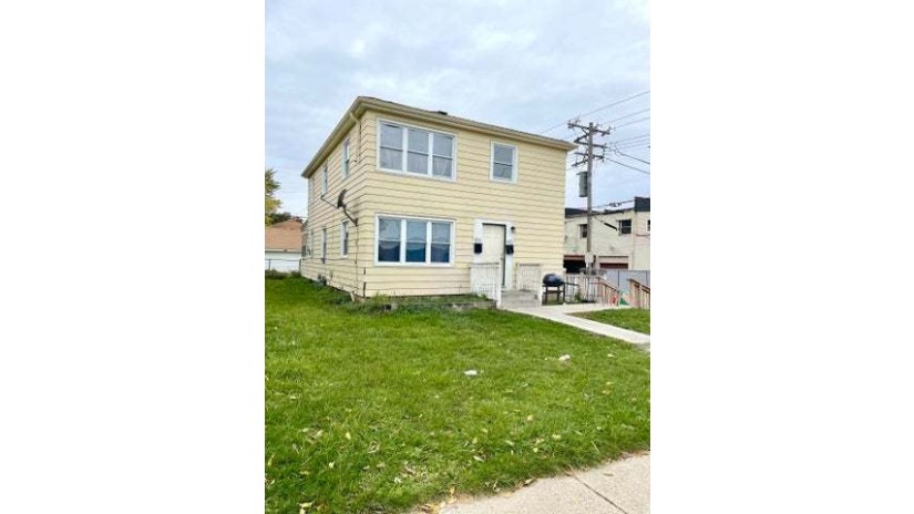 3975 N 71st St 3977 Milwaukee, WI 53216 by Shorewest Realtors $134,900